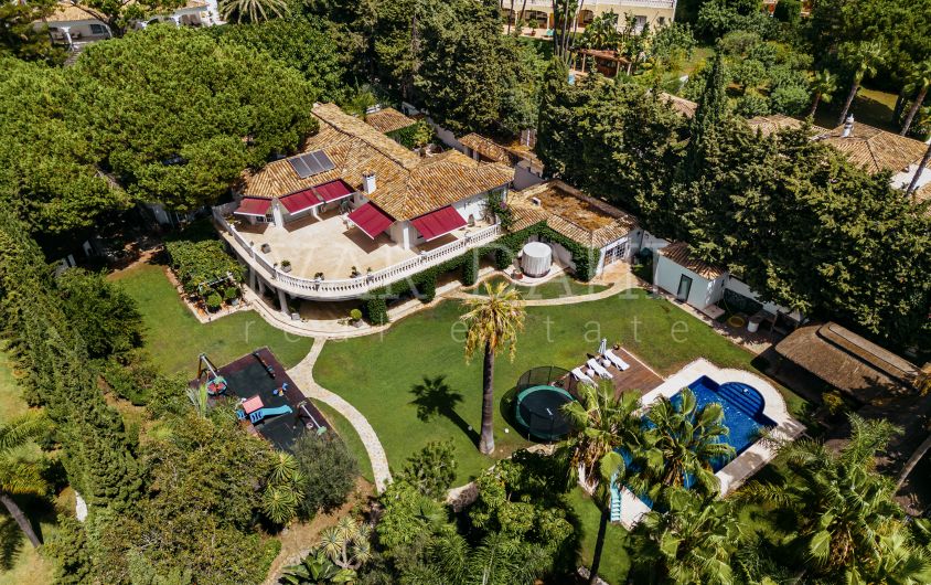 Exklusiv vacker villa till salu i Rocio de Nagueles, i hjärtat av Marbellas Golden Mile