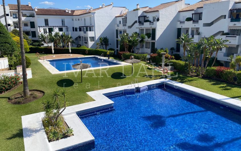 Apartamento con jardín en venta en Las Jacarandas, Bel Air, Estepona, Costa del Sol