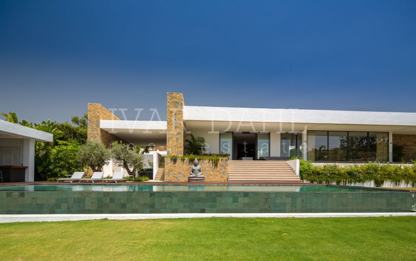 Marbella Club Golf Resort, Benahavis, enastående Contemporary Villa Frontline Golf med panoramautsikt över havet