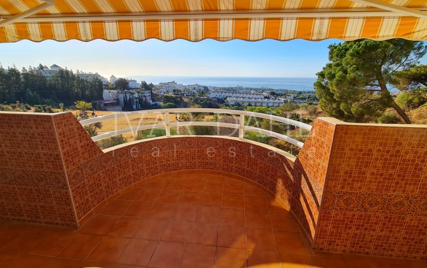 Spacious 3 bedroom with panoramic sea views for sale in Calahonda, Mijas-Costa, Costa del Sol
