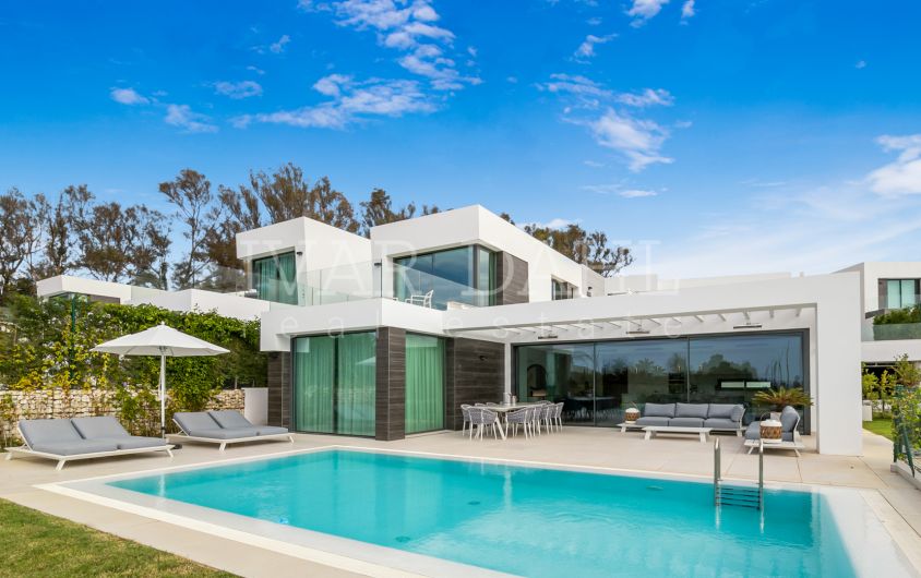 New contemporary and elegant Villa with sea views in Cabopino, Costa del Sol