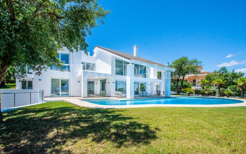 Freistehende Villa in La Mairena mit Panoramablick auf das Meer und die Berge