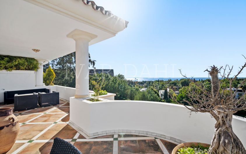 Penthouse for sale in the exclusive community of Monte Paraiso on the Golden Mile of Marbella