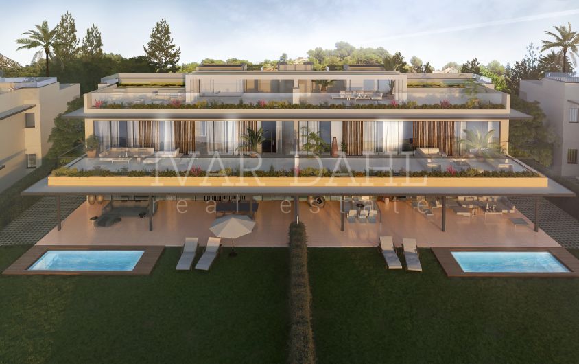 Lyxigt markplansduplex i Santa Clara, Marbella East med privat pool och golfutsikt
