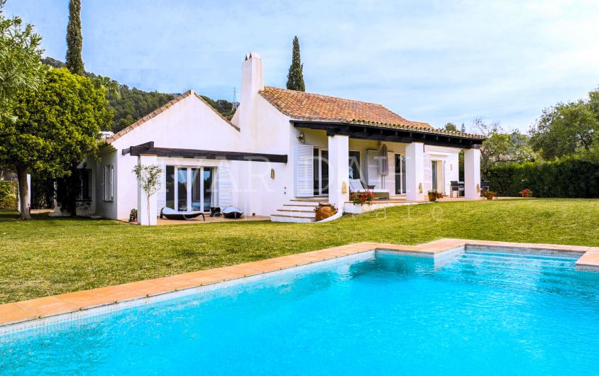 Mediterranean Villa for sale in Cascada de Camoján, Marbella