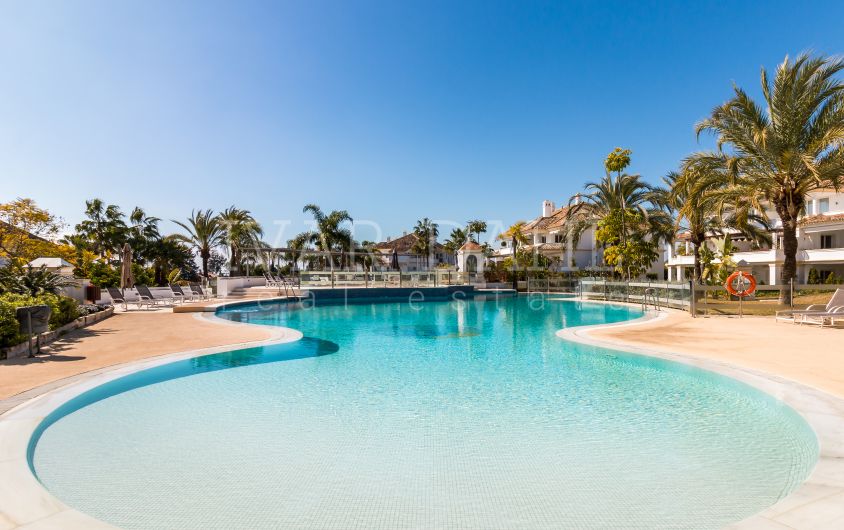 Stunning four bedroom apartment in the prestigious and gated community Monte Parasio on Marbella’s Golden Mile
