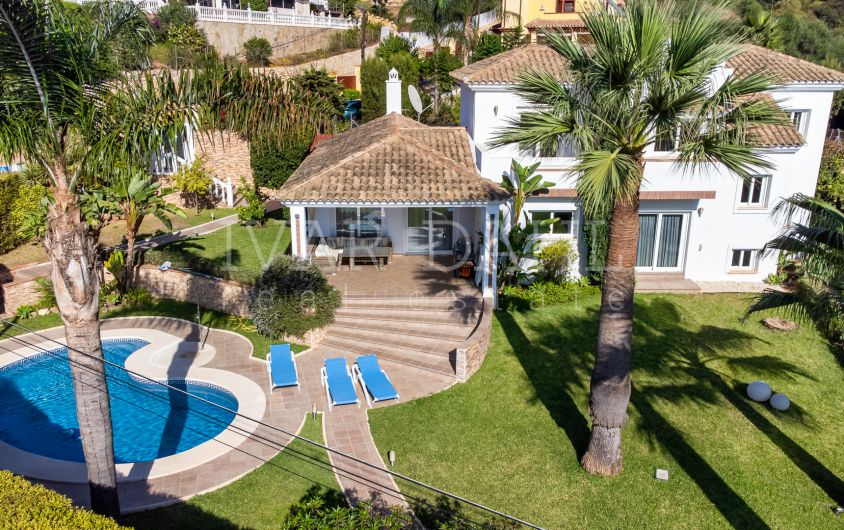 Villa en venta en Elviria, Marbella este