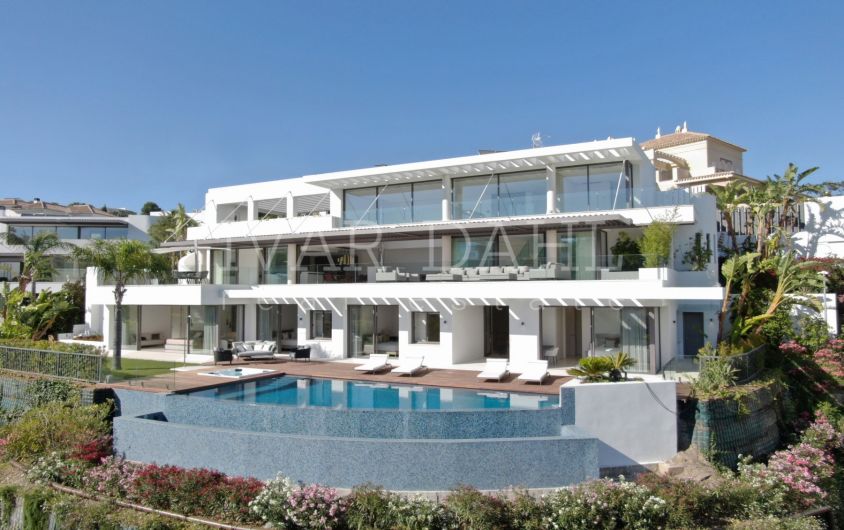 Modern helt ny villa med fem sovrum med utsikt över havet och golfen i La Quinta