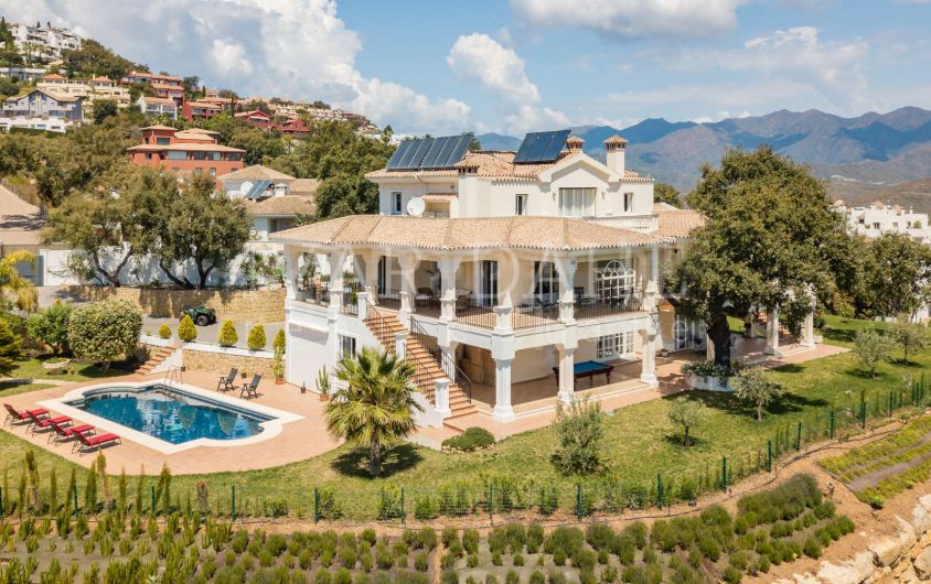 Majestic 5-Bedroom Villa with Panoramic Views in La Mairena, Marbella