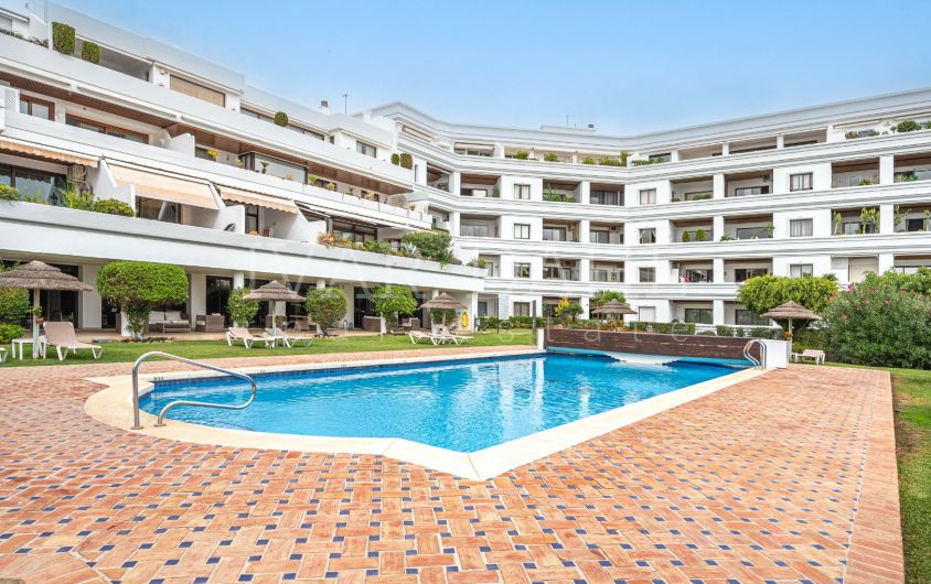 LUXURY APARTMENT BETWEEN THREE TOP GOLF COURSES IN NUEVA ANDALUCÍA, MARBELLA