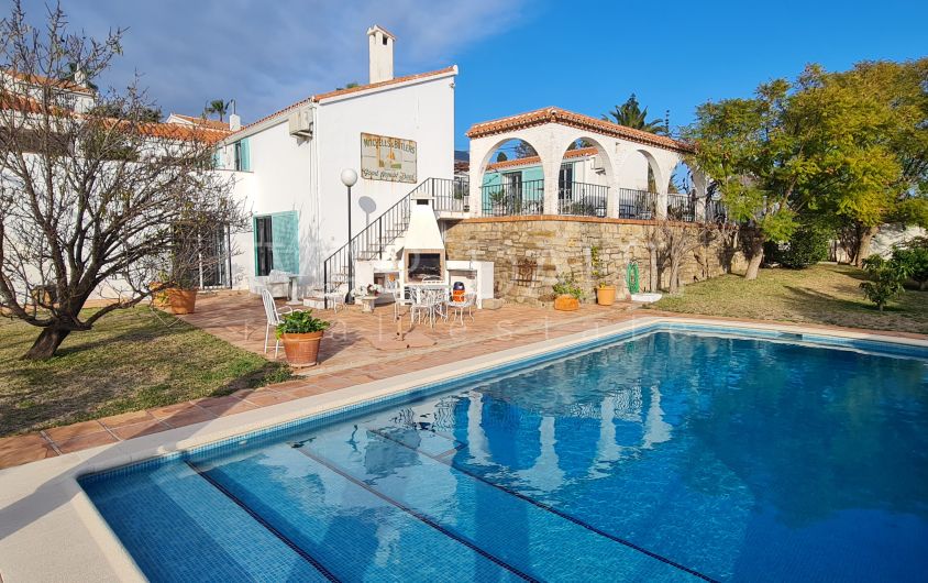 Villa for sale in Puerto Romano, Estepona