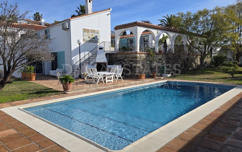 Charming traditional style Villa with Panoramic Sea Views and guest apartment in Puerto Romano, Estepona