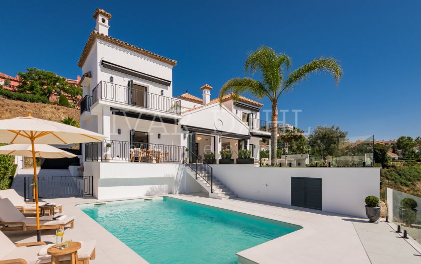 Villa a estrenar con vistas panorámicas al mar en La Quinta, Benahavis