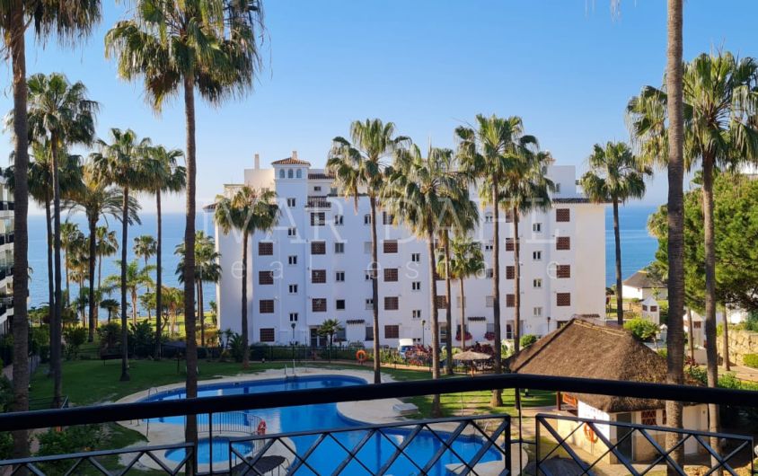 Apartment in beachfront complex, with good sea view, in Calahonda, Mijas-Costa