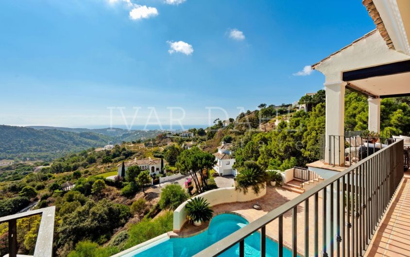 Charming villa with sea and mountain views for sale in Monte Mayor, Benahavis, Costa del Sol
