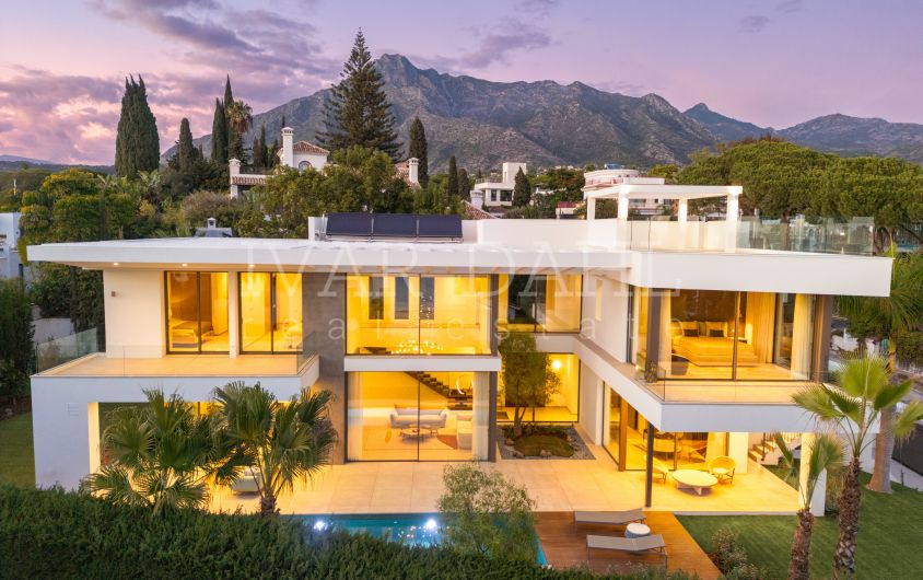 New Luxury modern Villa with sea views in La Carolina, in walking distance to Marbella Club, Marbella Golden Mile