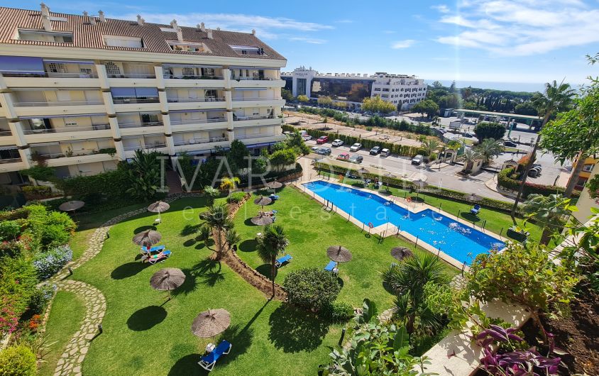 Geräumiges Duplex-Penthouse mit 3 Schlafzimmern in der Goldenen Meile, Marbella