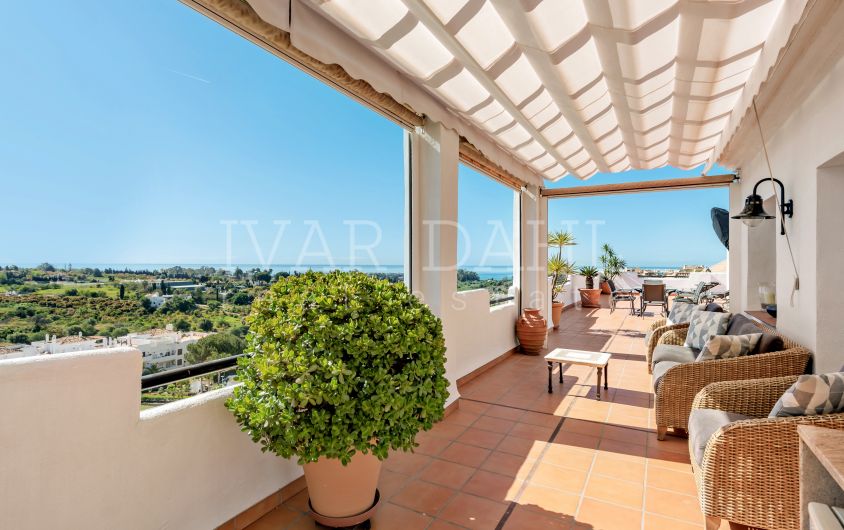 Beautiful 3 bedroom duplex penthouse with sea views for sale in Selwo, Estepona New Golden Mile