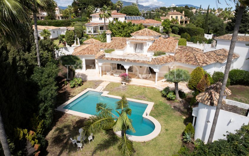 Villa de estilo andaluz de 3 dormitorios en El Paraiso