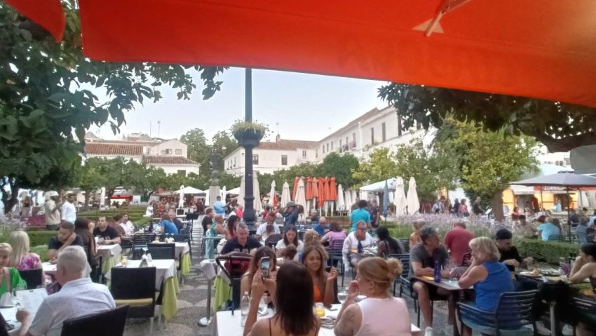 tourist in Marbella this summer, featured image for the article