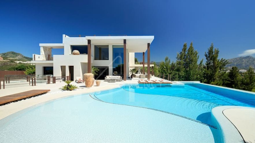 Modern Luxury with Unmatched Panoramic Views in La Alqueria, Benahavis