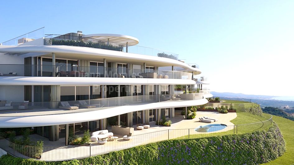Benahavis, First floor three-bedroom apartment sea and mountain views