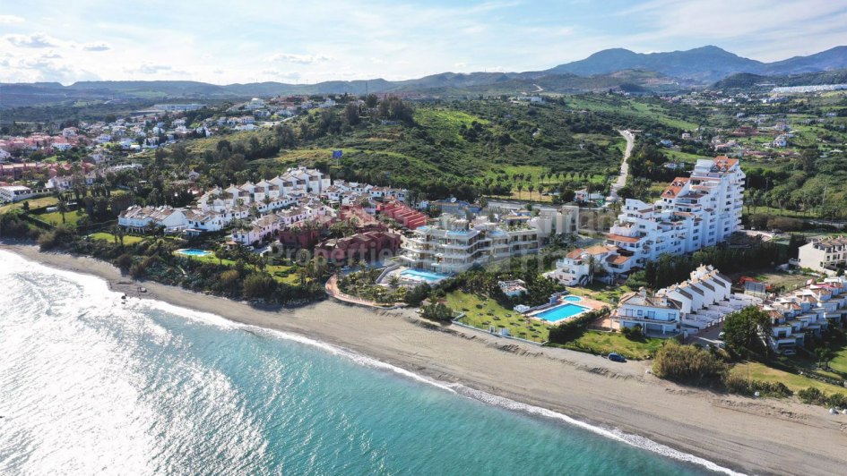 Estepona Westen, Strandnahe Drei-Zimmer-Wohnung in der Nähe des Stadtzentrums von Estepona