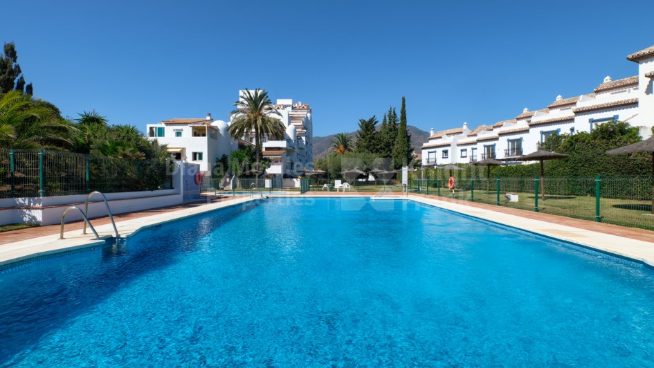 Bahía de Estepona, Wohnung in einem Strandkomplex in erster Linie