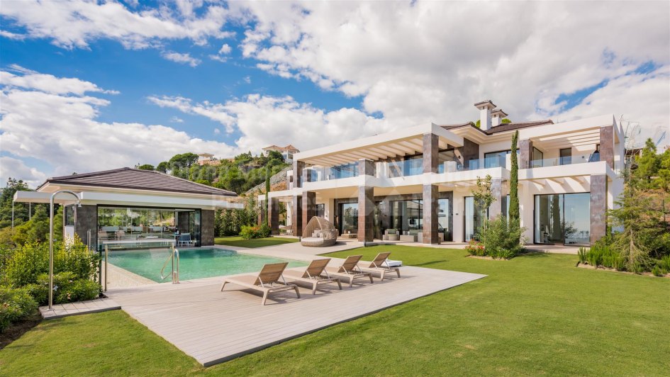 Luxury villa with pool and panoramic views in La Reserva de Alcuzcuz