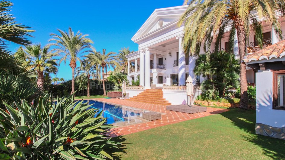 Palatial style villa in Sierra Blanca