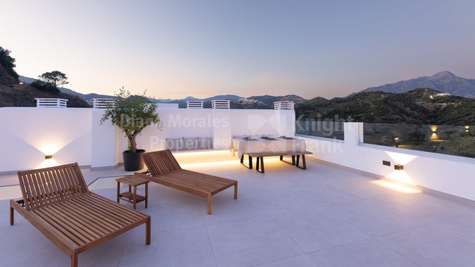 Zweistöckiges Penthouse zum Verkauf in La Quinta, Benahavis