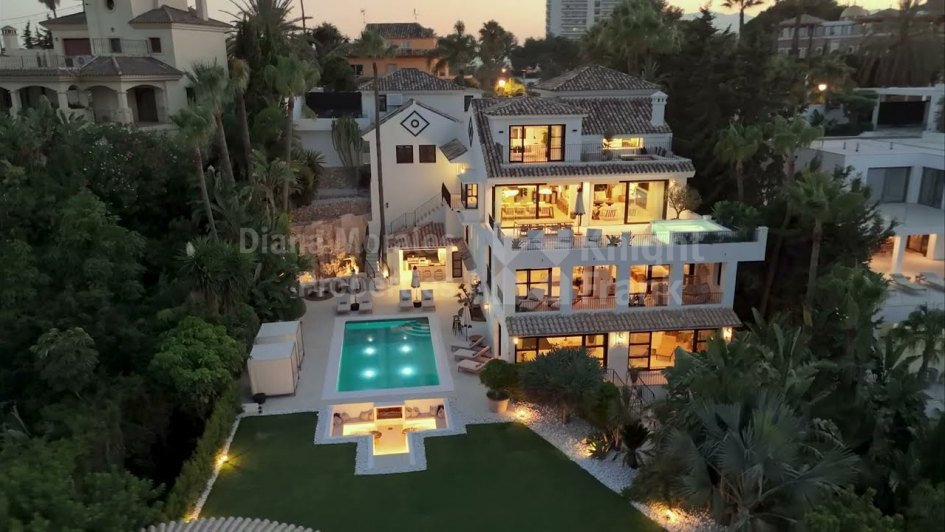 Villa en venta en Las Brisas, Nueva Andalucia