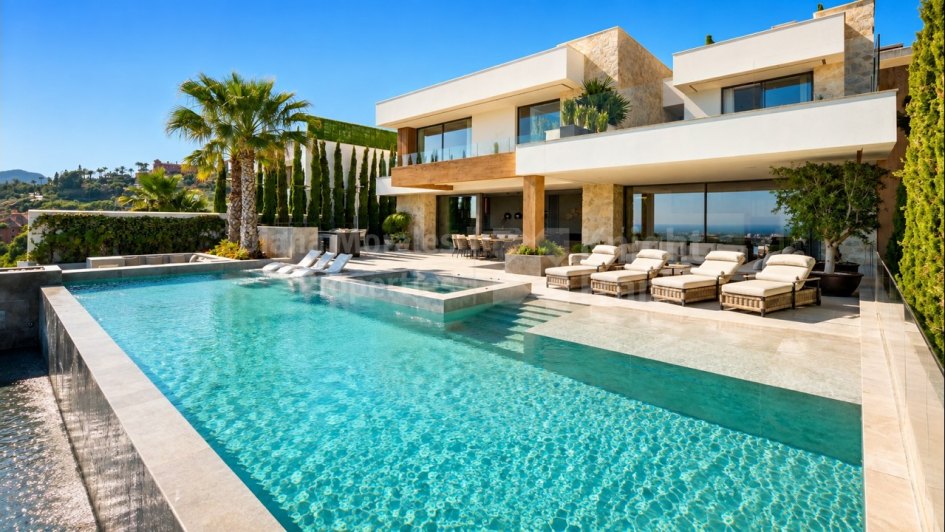 Villa en venta en El Herrojo, Benahavis