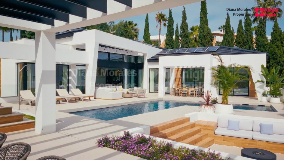 Villa for sale in Los Naranjos Golf, Nueva Andalucia