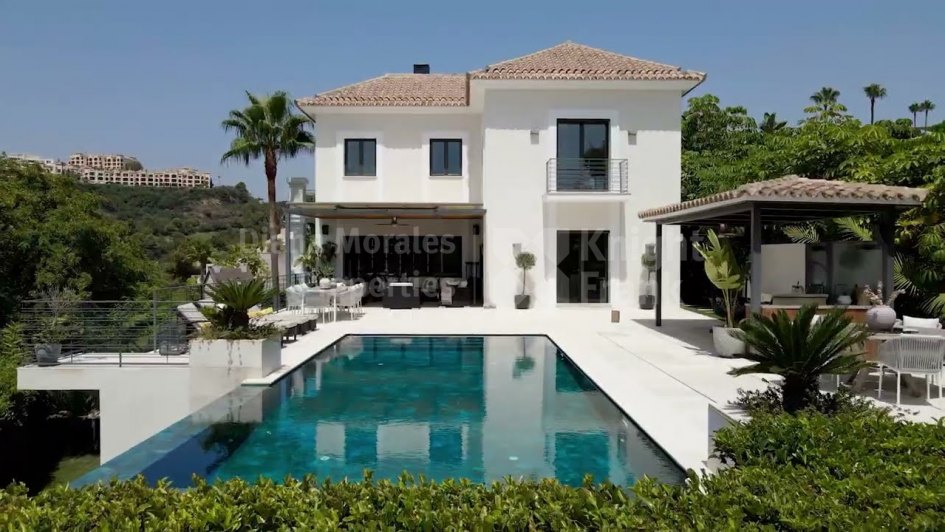 Villa en venta en El Herrojo, Benahavis