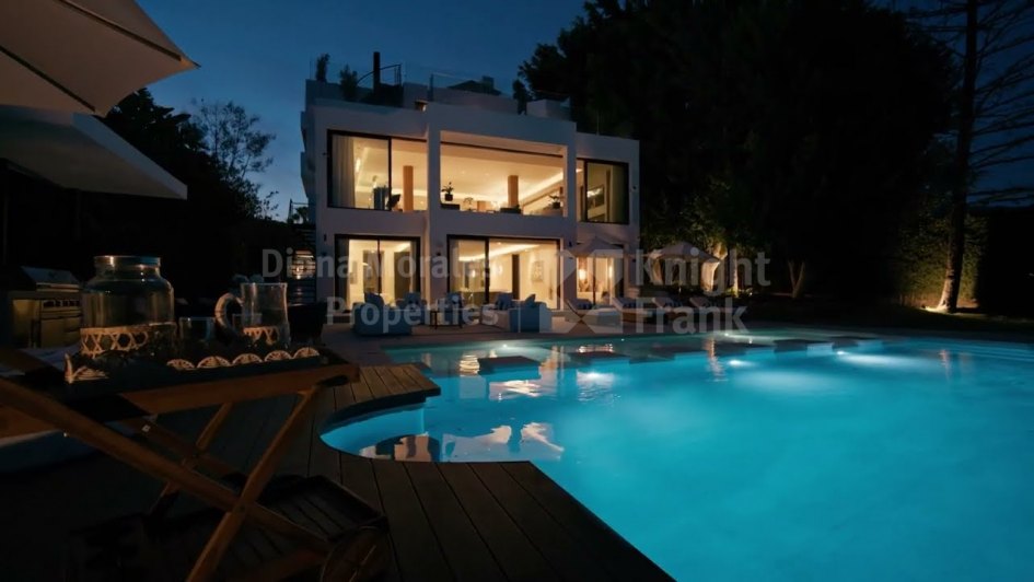 Villa en venta en Los Naranjos Golf, Nueva Andalucia