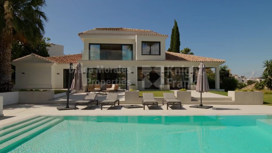 Villa en venta en Los Naranjos Golf, Nueva Andalucia