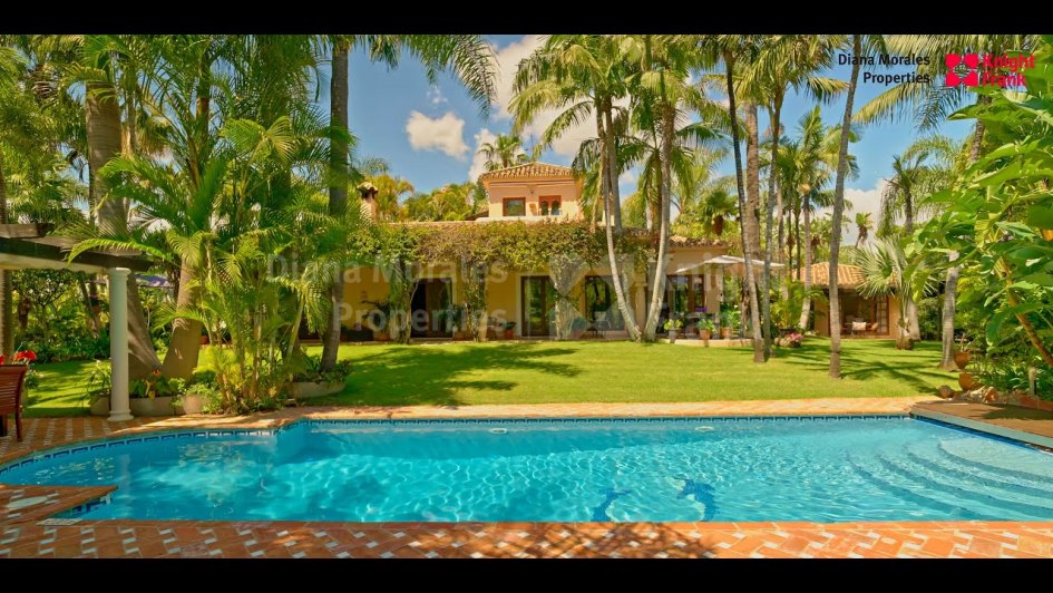 Villa for sale in Altos del Rodeo, Nueva Andalucia