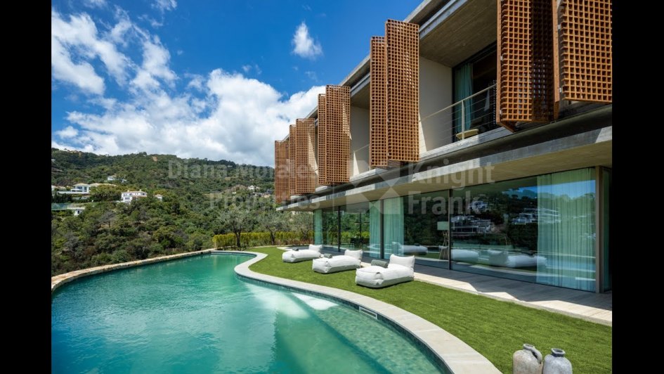 Villa for sale in El Madroñal, Benahavis