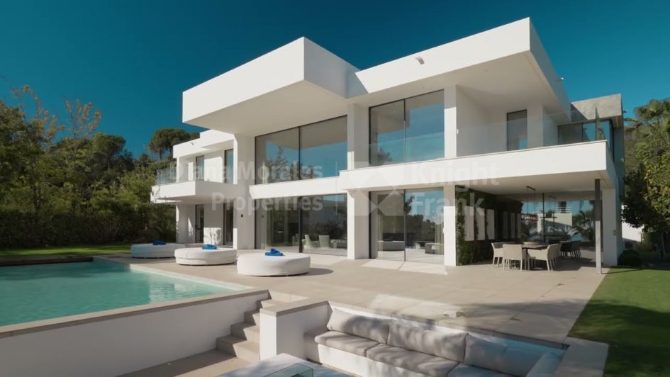 Villa en venta en El Madroñal, Benahavis
