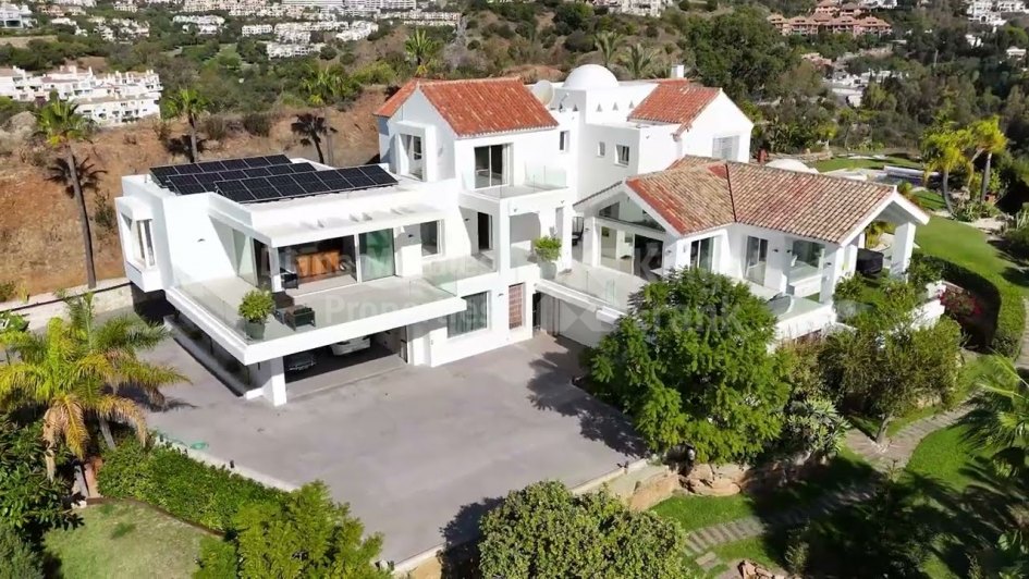 Villa en venta en Puerto del Almendro, Benahavis