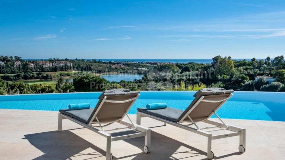 Villa for sale in Los Flamingos Golf, Benahavis