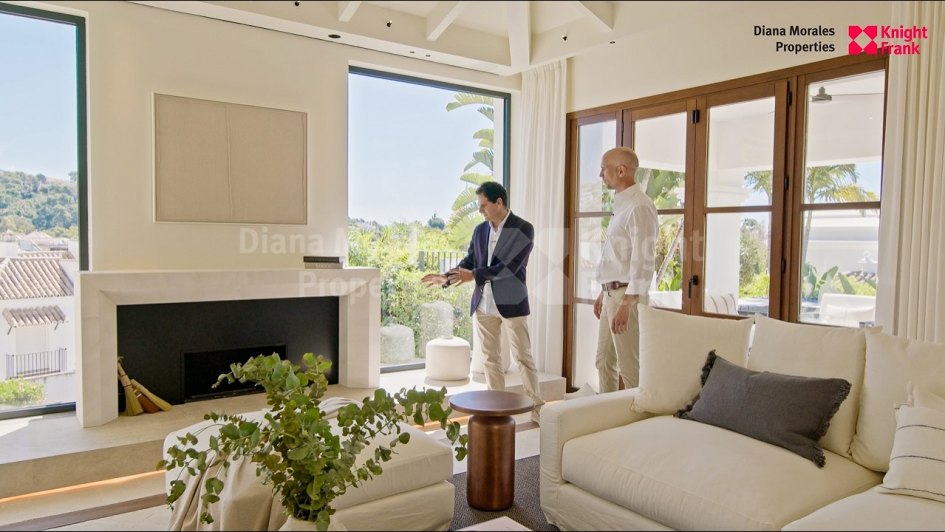 Villa for sale in Bellevue, Nueva Andalucia