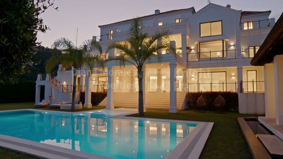 Villa en venta en El Madroñal, Benahavis