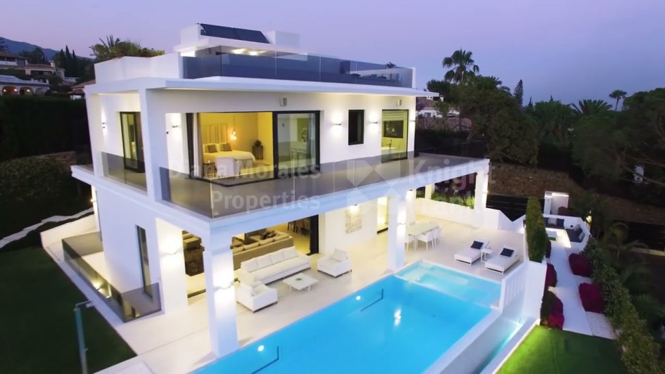 Villa en venta en Rocio de Nagüeles, Marbella Milla de Oro