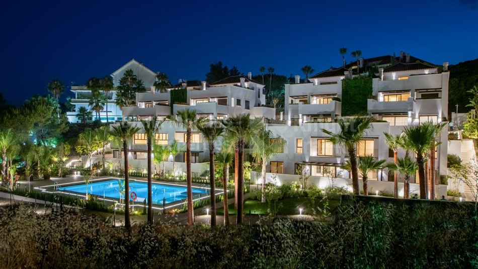 Апартамент на нижнем этаже на продажу в Las Lomas del Marbella Club, Золотая Миля