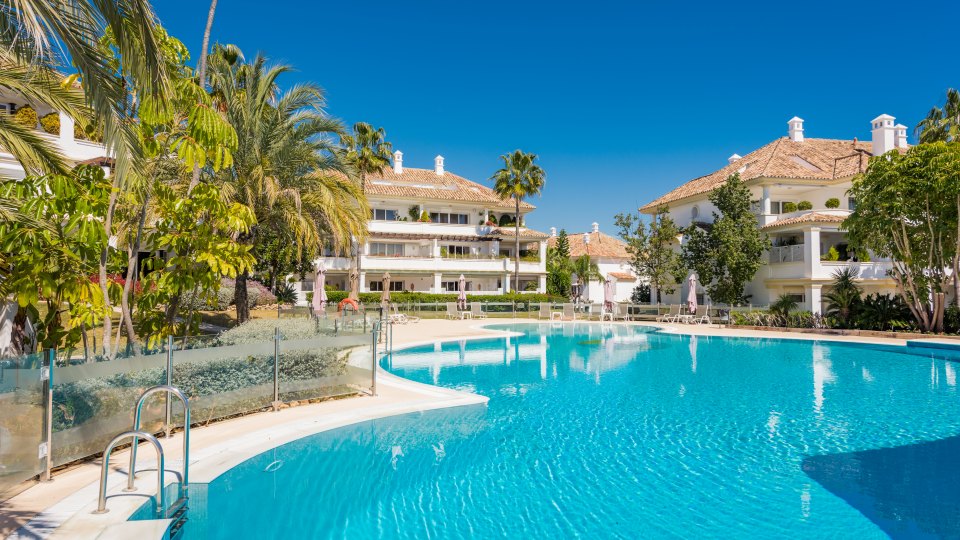 Marbella Golden Mile, Estiloso apartamento de lujo en venta en Monte Paraíso