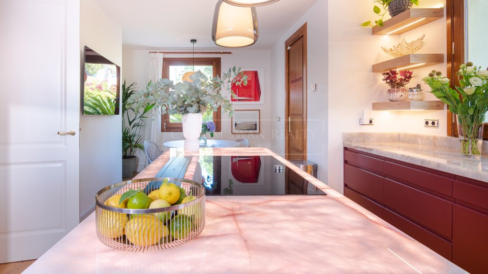 Marbella Golden Mile, Preciosa villa familiar con encanto andaluz en Balcones de Sierra Blanca