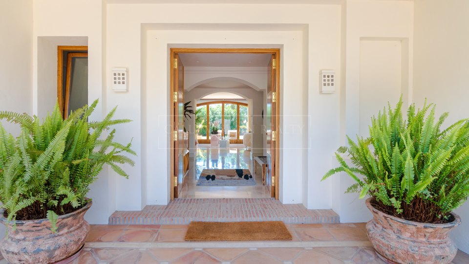 Marbella Golden Mile, Preciosa villa familiar con encanto andaluz en Balcones de Sierra Blanca