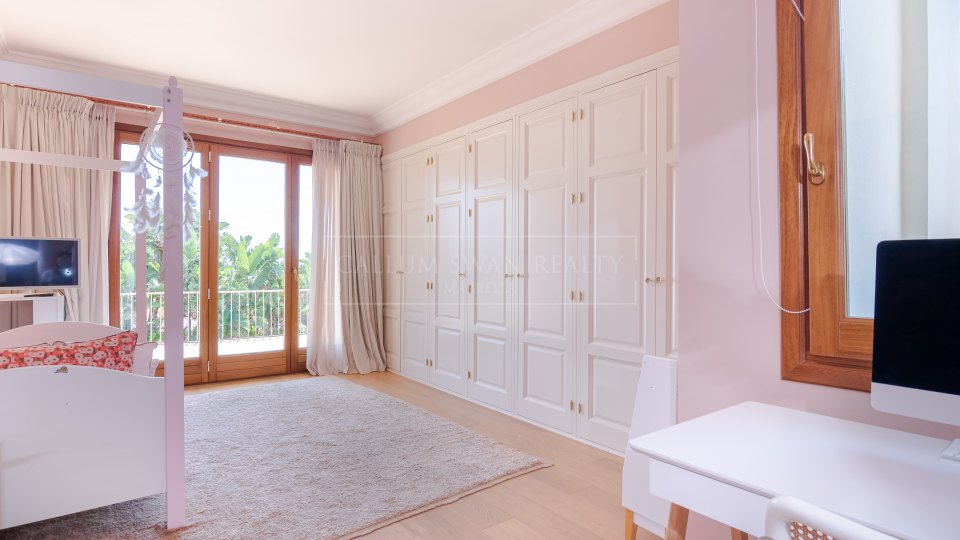 Marbella Golden Mile, Preciosa villa familiar con encanto andaluz en Balcones de Sierra Blanca